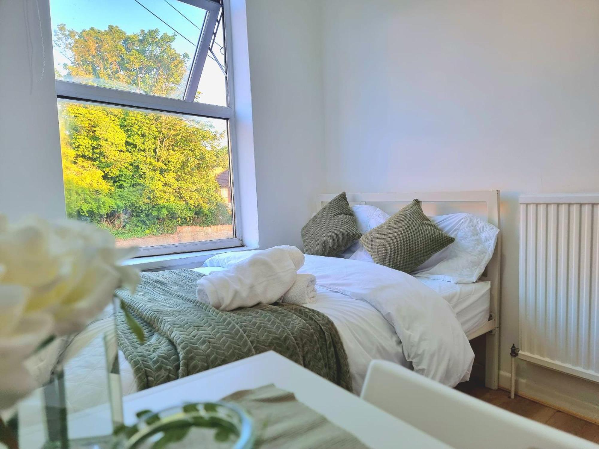 Easy Rooms, London Luton Airport -24 Hour Check-In Екстериор снимка